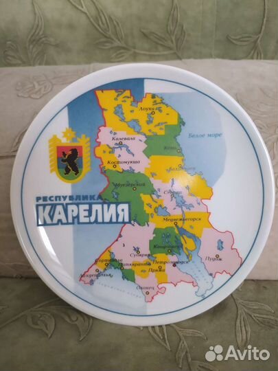 Тарелки сувенирные, колокольчики, статуэтки