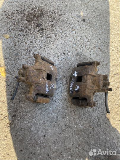 Тормозной суппорт передний Mitsubishi lancer 10