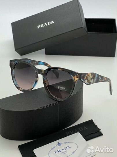Солнцезащитные очки prada