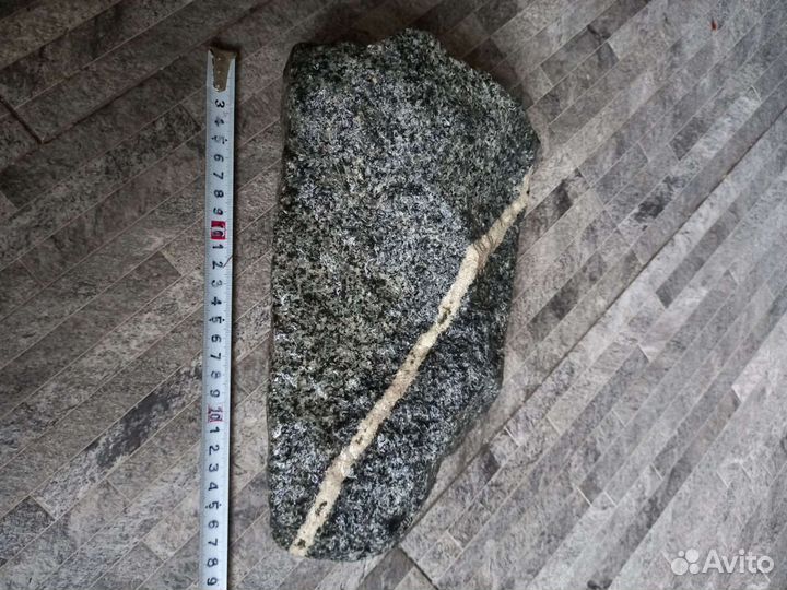 Камень в аквариум