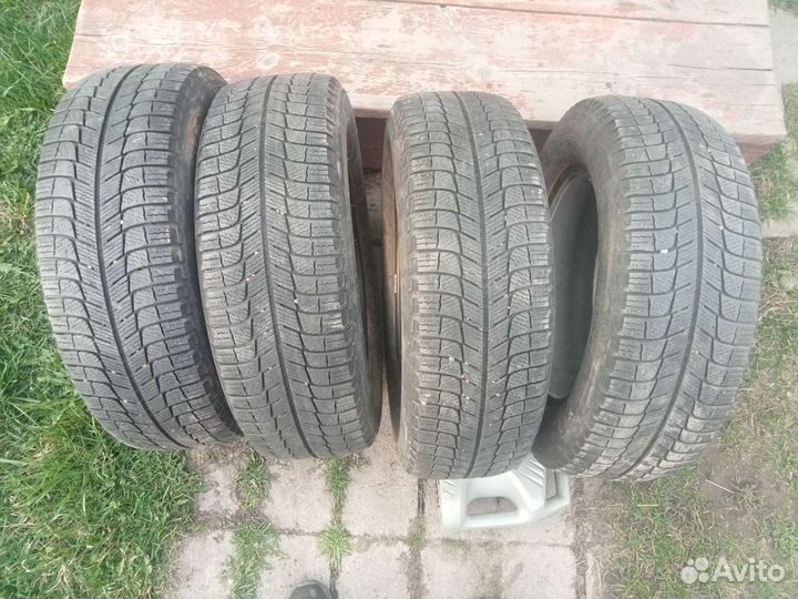 Michelin X-Ice XI3 215/60 R16