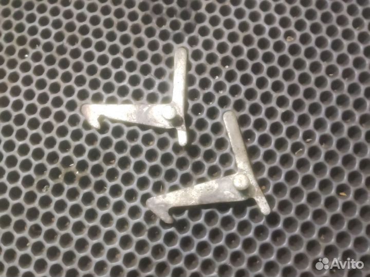 Крючки фиксации капота Иж