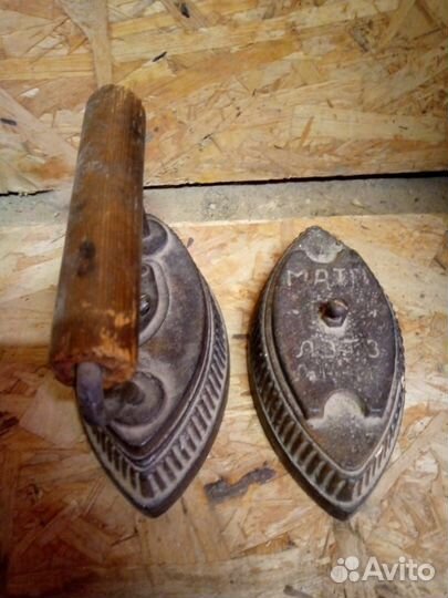 Утюг старинный чугунный со съёмной станиной