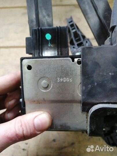 Замок двери задний Ford Fusion 1.6