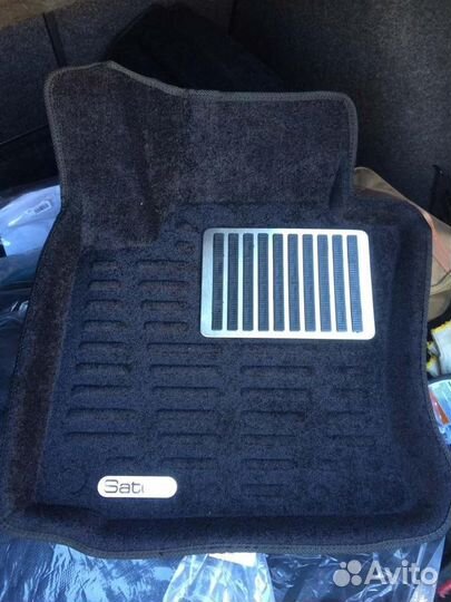 Продается набор ковриков в машину