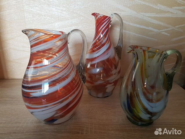 Цветное стекло кувшины. Цветное стекло кувшины. Цветное стекло кувшины. Цветные графинчики. Кувшин цветное стекло.