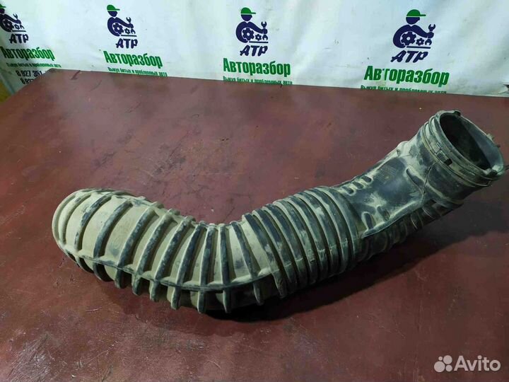 Патрубок воздушного фильтра Mitsubishi Pajero