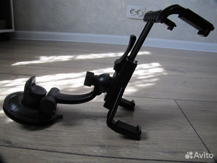 Кронштейн для крепления планшета на стекло автомоб