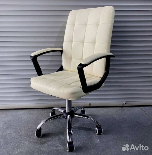 Компьютерное кресло с вибромассажем