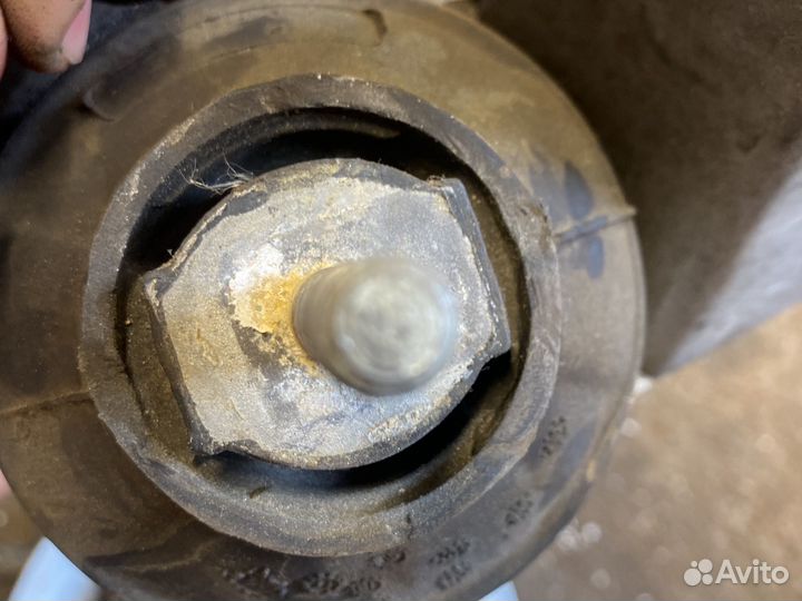 Подушка двигателя Audi c4 a6 100