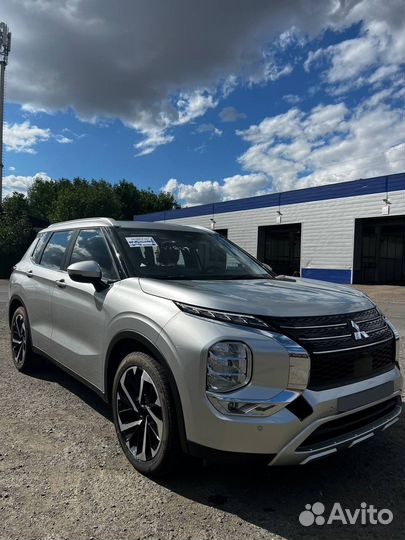 Mitsubishi Outlander 2.5 CVT, 2023, 10 км