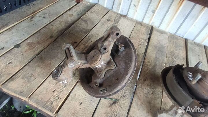 Кулак задний Hyundai Elantra 3 XD ступица задняя