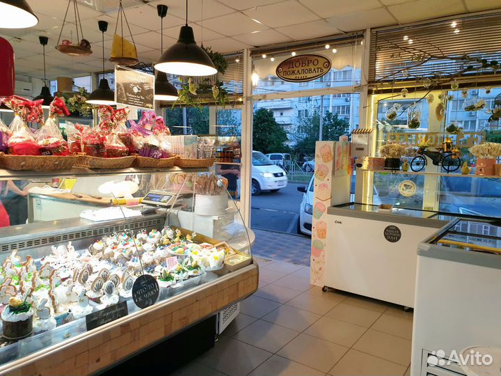 Продавец в продуктовый магазин