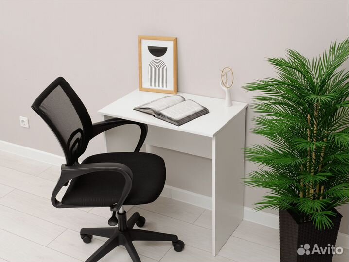 Стол мини белого цвета