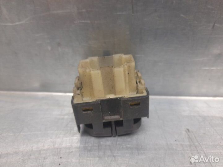 Кнопка стеклоподъемника Volkswagen Passat B4