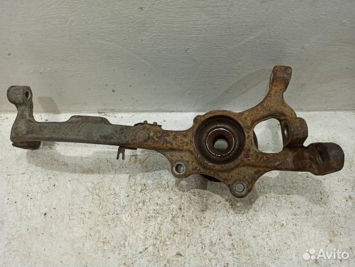 Кулак передний левый A2213323901