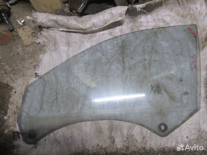 Стекло переднее левое Audi A6 C5