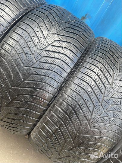 Yokohama BluEarth Winter V905 295/40 R21