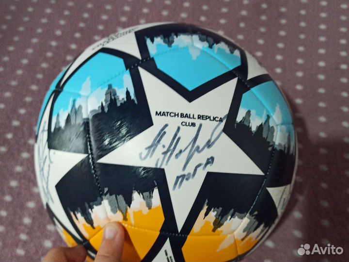 Футбольный мяч Лиги Чемпионов финала 2022 года