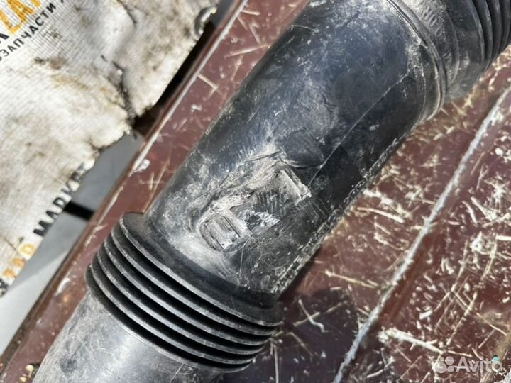 Патрубок воздушного фильтра Peugeot 308 1.6 2009