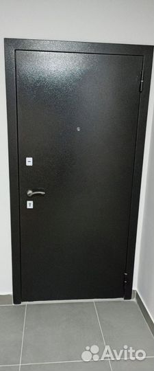 Дверь входная металлическая от застройщика