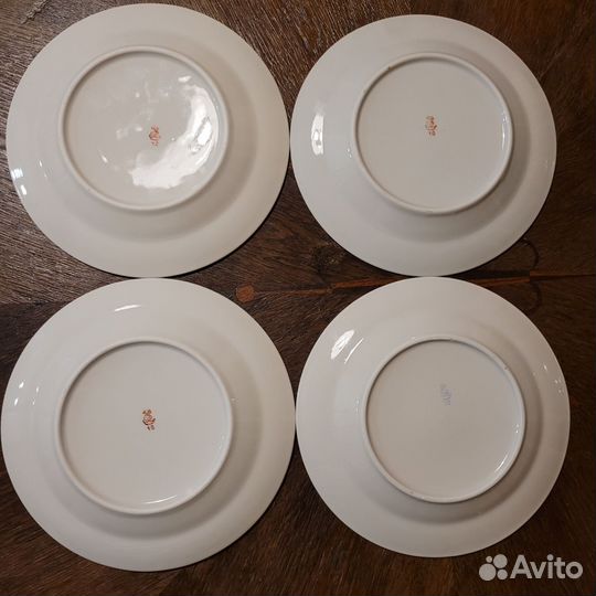 Тарелки Красный фарфорист
