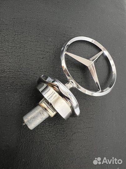 Шильдик эмблема знак Мерседес W 115/114 новый