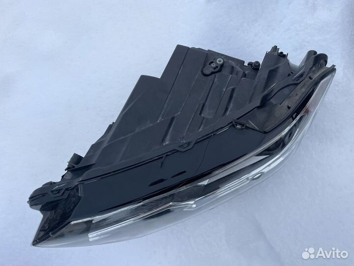 Фара volkswagen jetta 7