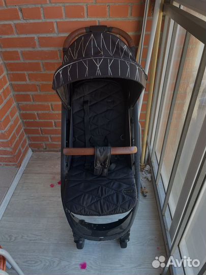 Коляска прогулочная
