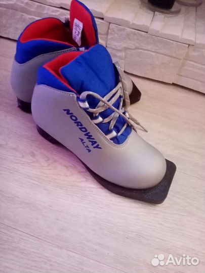 Лыжные ботинки