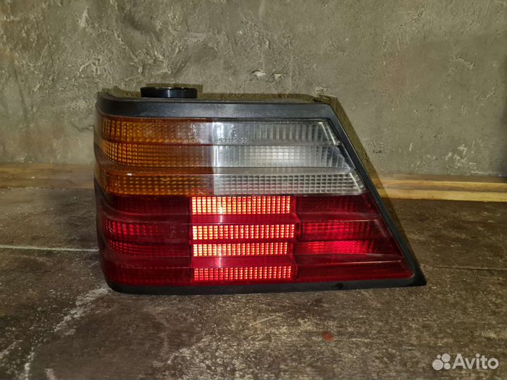 Задние фонари Mercedes-Benz w124 200E 1990