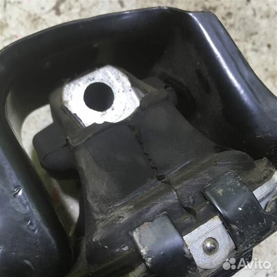 Опора двигателя правая Рено Меган 2