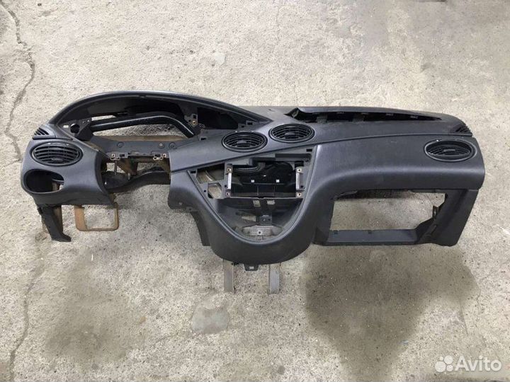 Торпедо Ford Focus 1 купе 1.8 1999