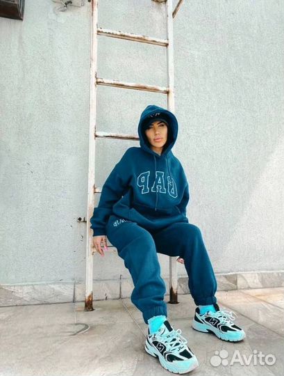 Спортивный костюм женский