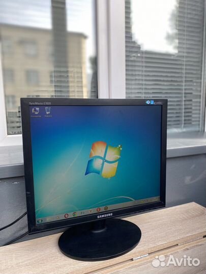 Монитор Samsung 19