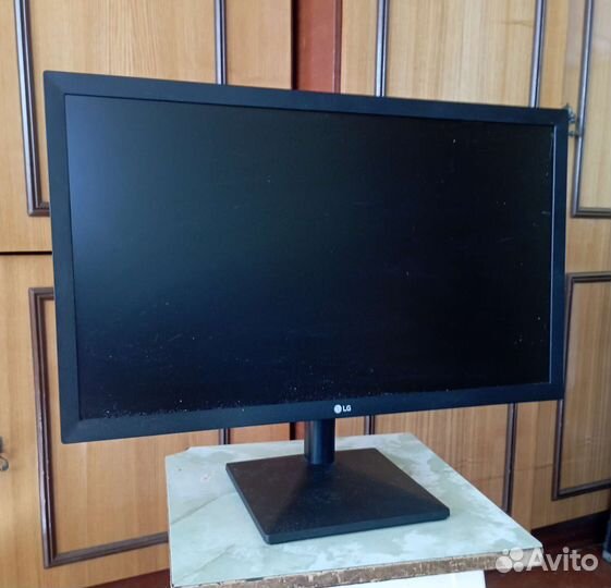 Монитор LG 22