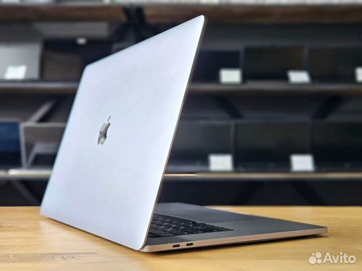 Ноутбук Apple MacBook Pro 15 (2017 года) Core i7 2