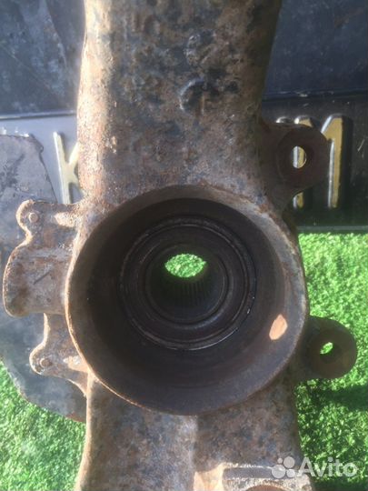 Правый Кулак Audi A6 C5/ Passat B5