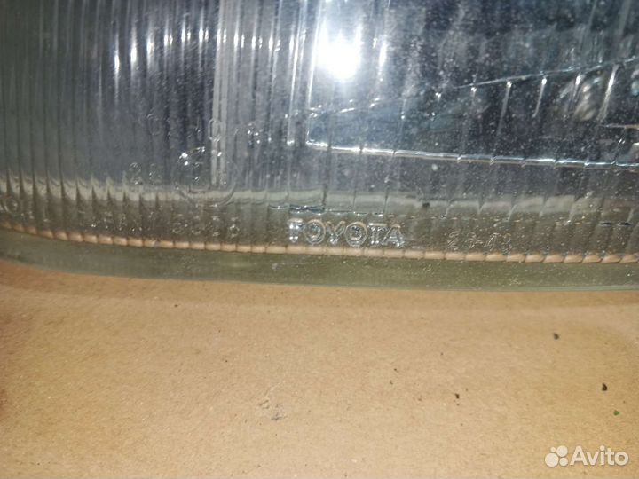 Фара левая Toyota Hiace 1999г дельфин