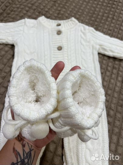 Комплект на выписку вязанный