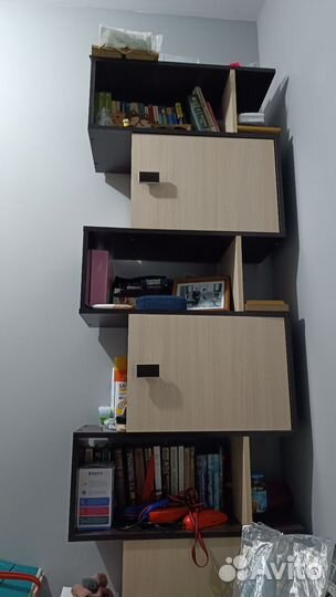 Полка книжная и столик для макияжа