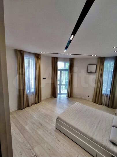 3-к. квартира, 96 м², 2/4 эт.