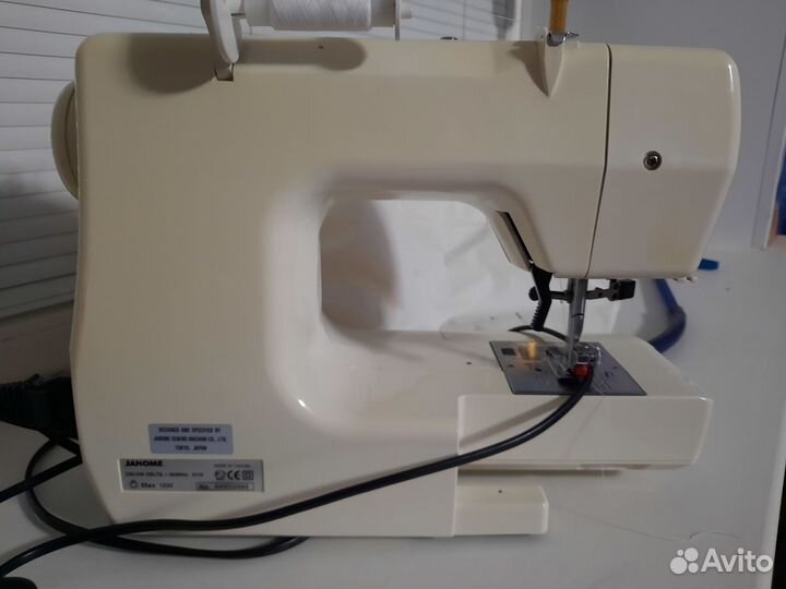 Швейная машина Janome