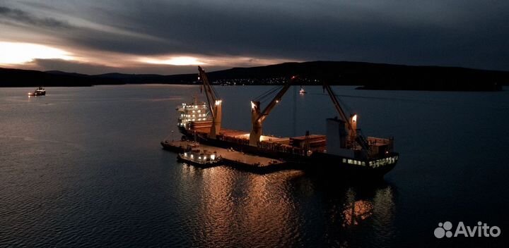 Аэросъемка с квадрокоптера, пилот дрона