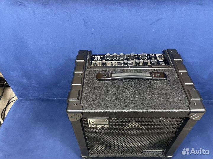 Басовый комбик Roland Cube 30 bass