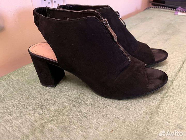 Босоножки 38