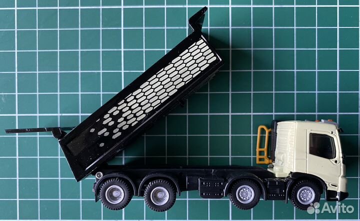 Коллекционная модель грузовика Volvo FMX 8x4