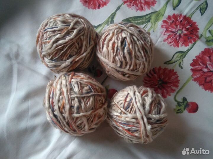 Разные клубки для вязания
