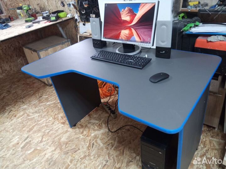 Игровой стол с компьютером для учёбы