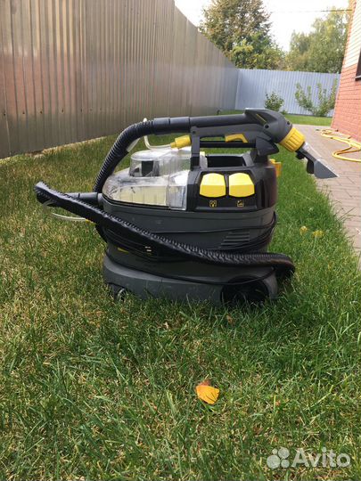 Аренда моющего пылесоса для чистки диванов